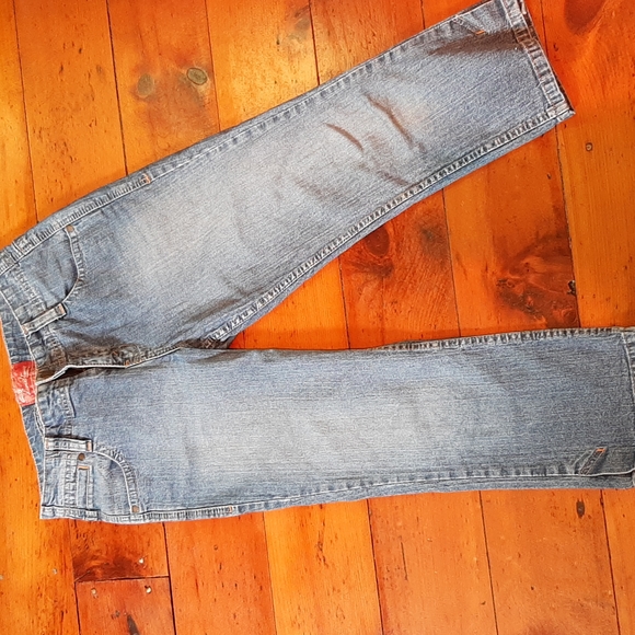 Levi Strauss signature stretch cropped jeans. - Picture 2 of 8